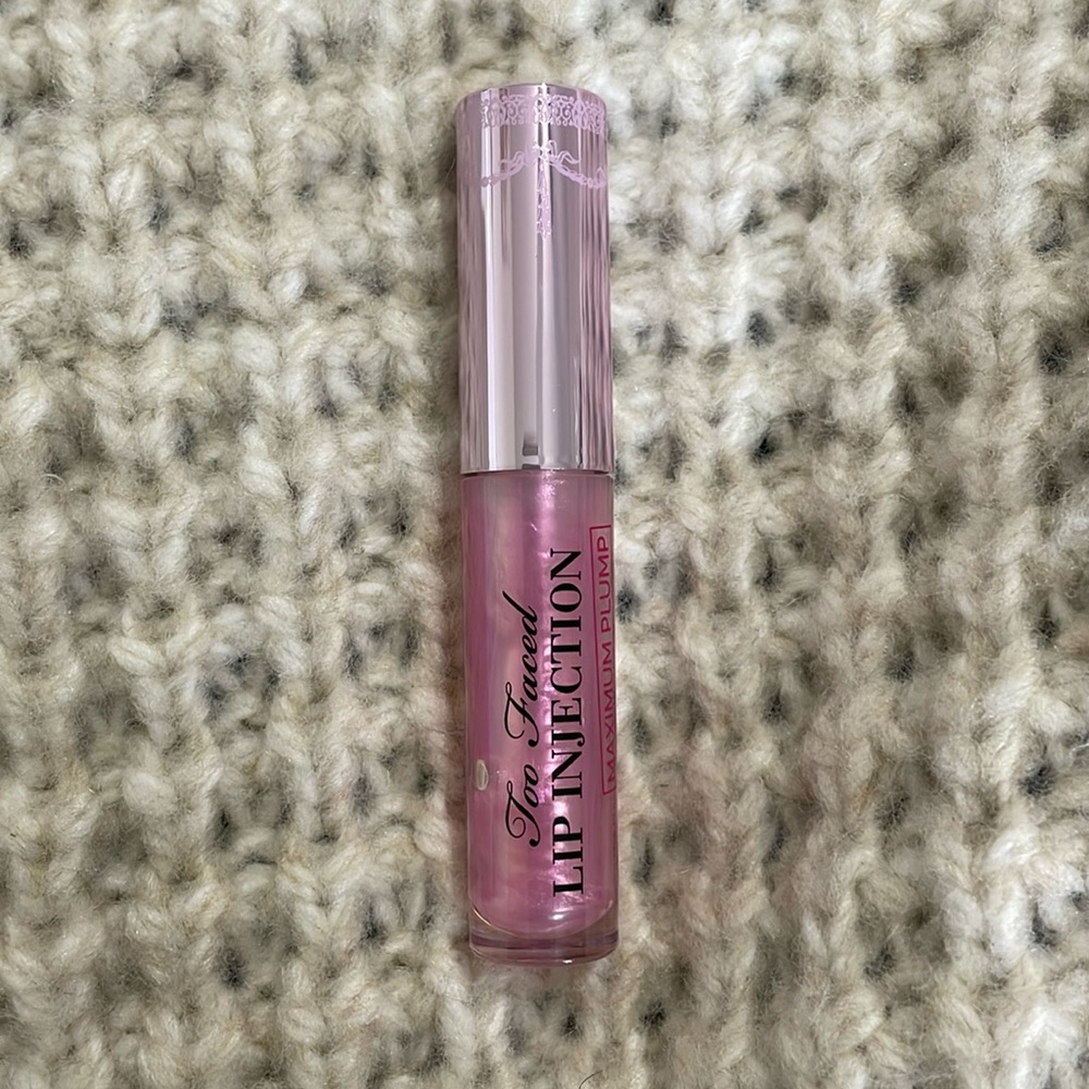 Too Faced Lip Injection Maximum Plump